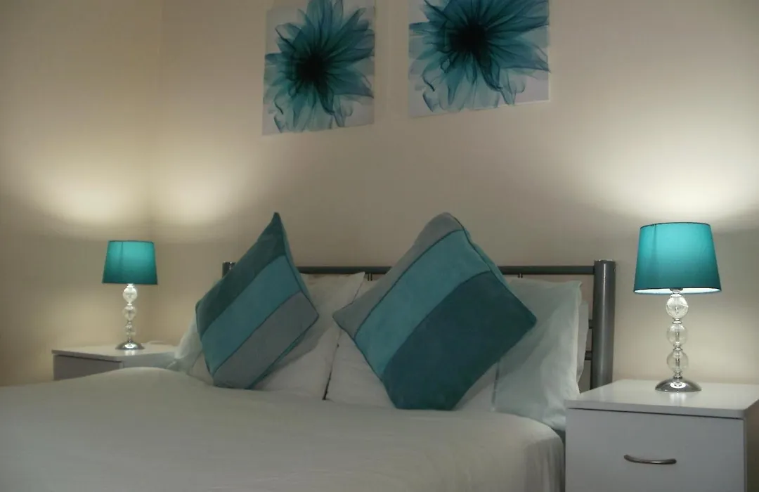 London Heathrow Guesthouse-1